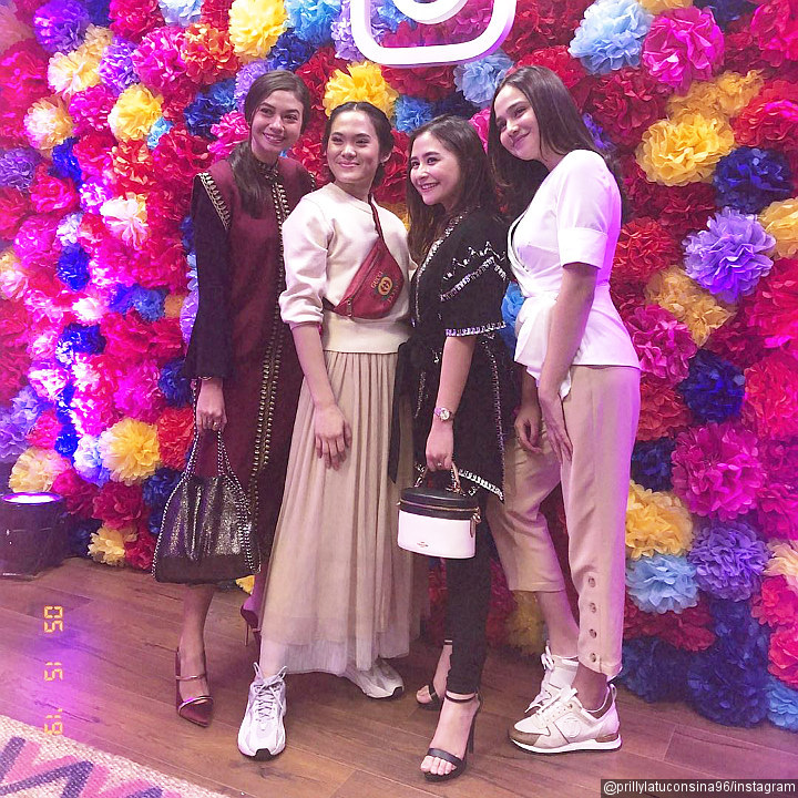Gaya Santai Ala Sheryl Sheinafia Cs Bisa Banget Ditiru Saat Bukber