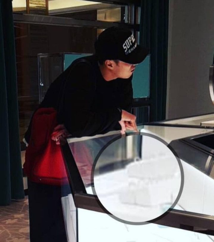Foto So Ji Sub Beli Cincin Jadi Sorotan Usai Terungkap Pacari Penyiar SBS