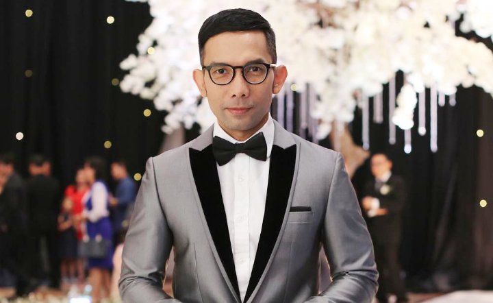Jenis Kelamin Indra Herlambang Dipertanyakan Saat Pamer Foto '20yearschallenge', Beda Banget