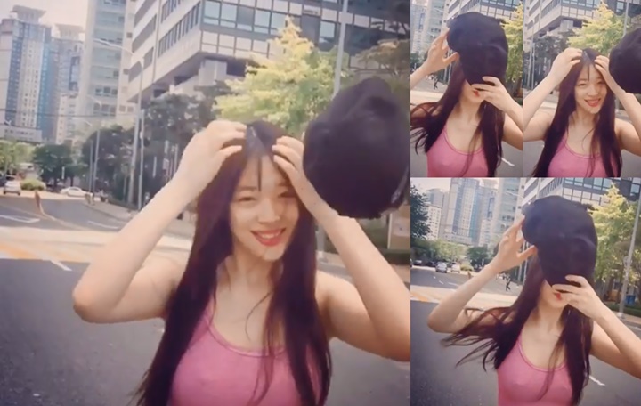 Sulli Jalan-Jalan di Kota Pakai Singlet Ketat dan Tanpa Bra, Netizen: Tidak Tahu Malu