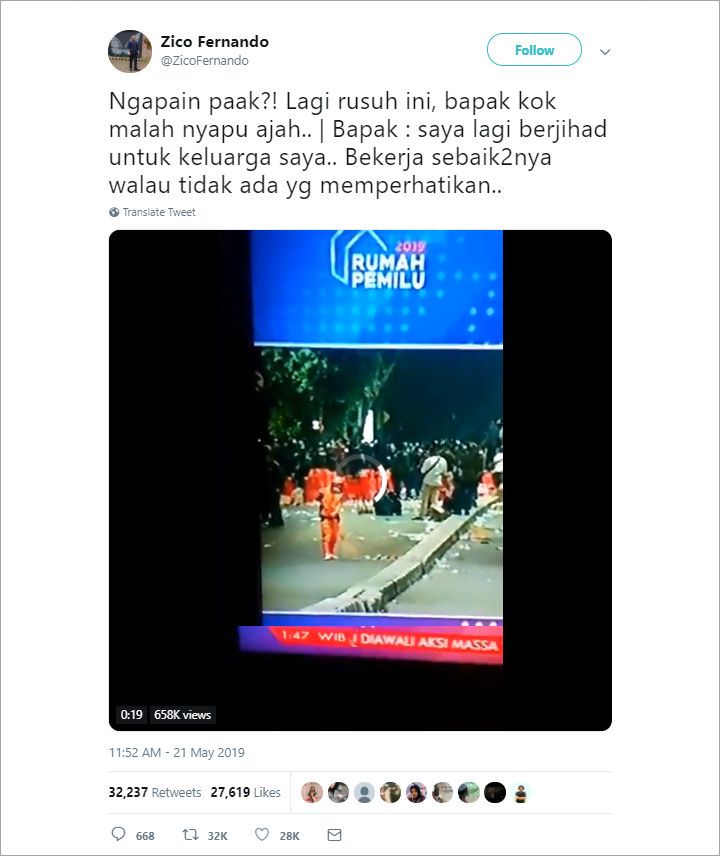 Viral Tukang Sapu di Demo 22 Mei