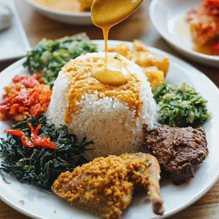 Jangan Langsung Konsumsi Makanan Berat saat Berbuka