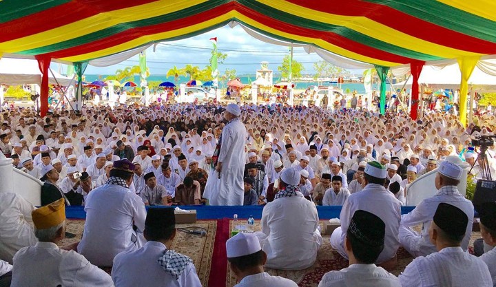 Mendirikan Pondok Pesantren dan Majelis Zikir Az-Zikra