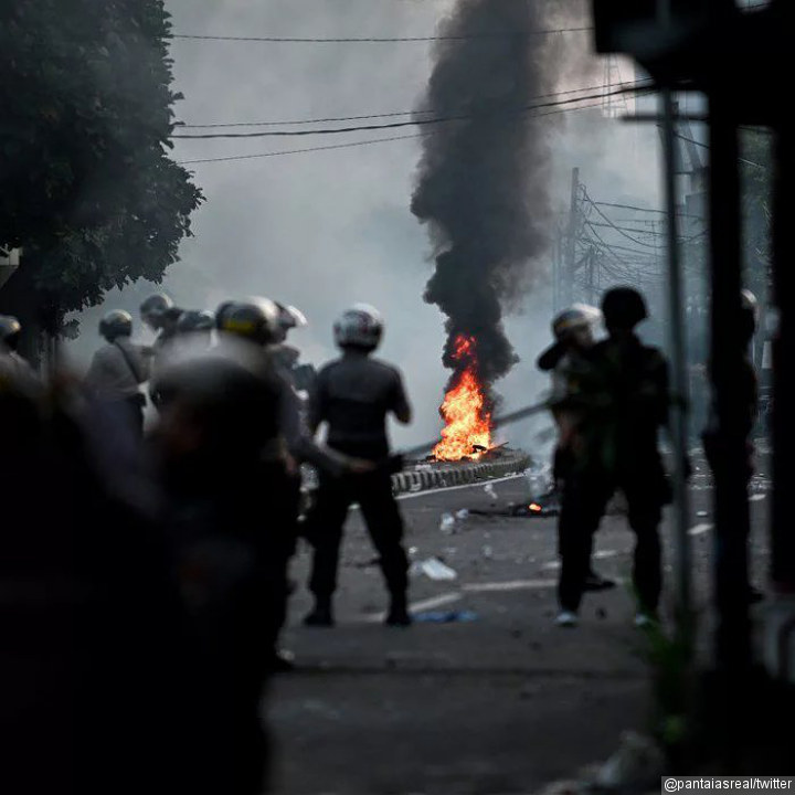 Tetap Siaga Saat Mulai Terjadi Kerusuhan