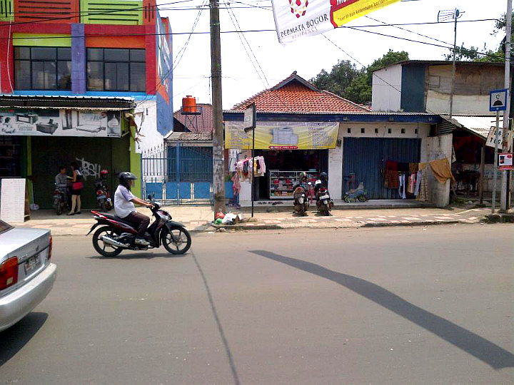  Menyusuri Jalan Raya Sukahati 