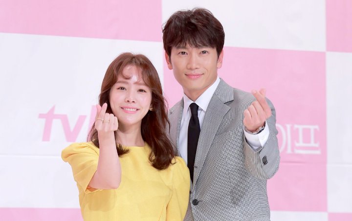 Han Ji Min Berikan Hadiah Spesial untuk Ji Sung