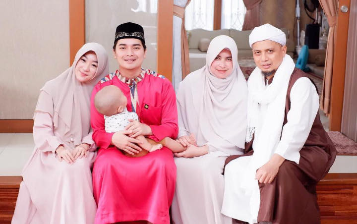 Putra Sulung Ustaz Arifin Ilham Terharu Temukan Ini di Kantong Baju Mendiang Ayah