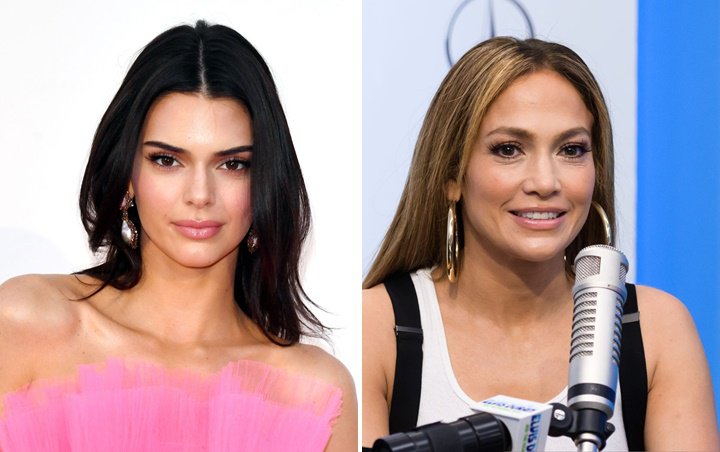 Kendall Jenner dan Jennifer Lopez Pakai Gaun Sama, Mana Lebih Cantik?