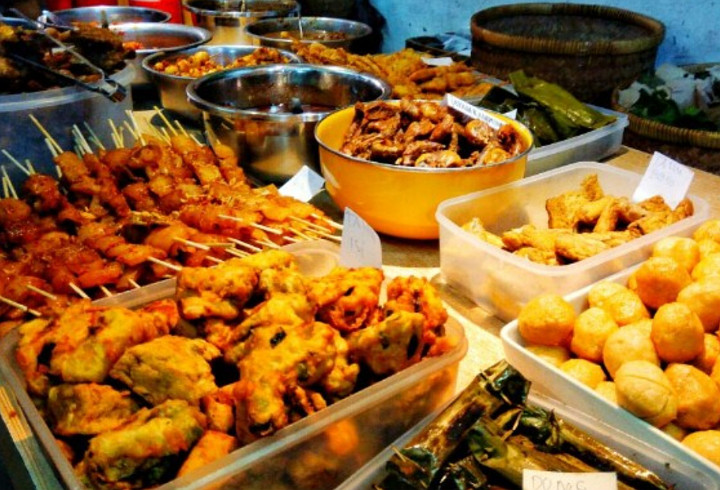 Mencicipi Nasi Jamblang Mang Dul Yang Legendaris