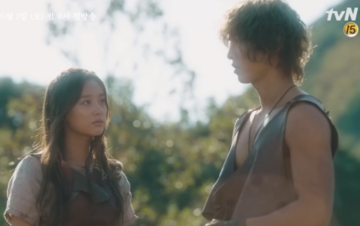 Song Joong Ki dan Kim Ji Won Dilarang Saling Cinta di Highlight 'Arthdal Chronicles'