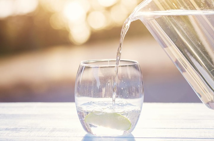 Minum Air Putih yang Cukup selama Melakukan Perjalanan Mudik