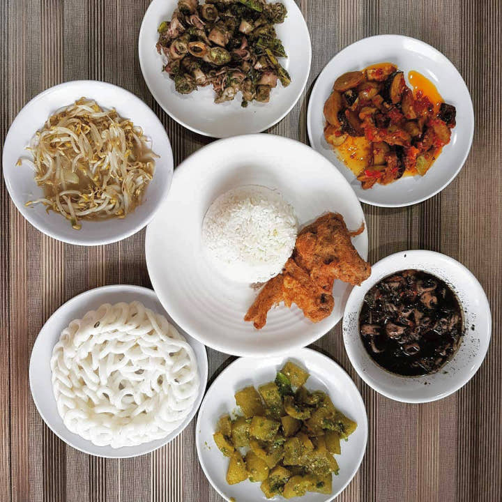 Dapoer Bang Jali, Warung Denny Cagur yang Tawarkan Menu Serba Pedas