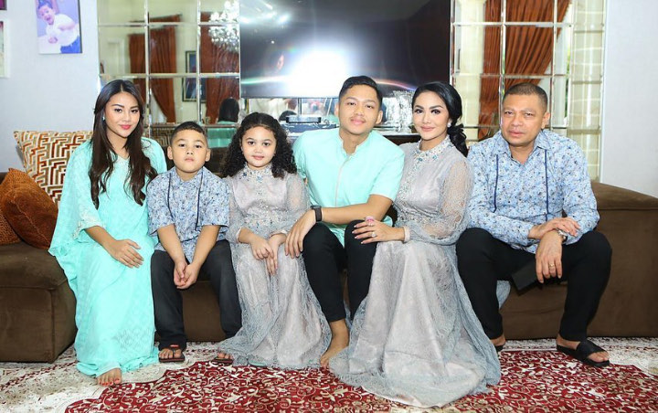 Foto Lebaran Krisdayanti dan Aurel-Azriel Penuh Haru, Raul Cium Putra Tiri Sebut 'Momen Mahal'