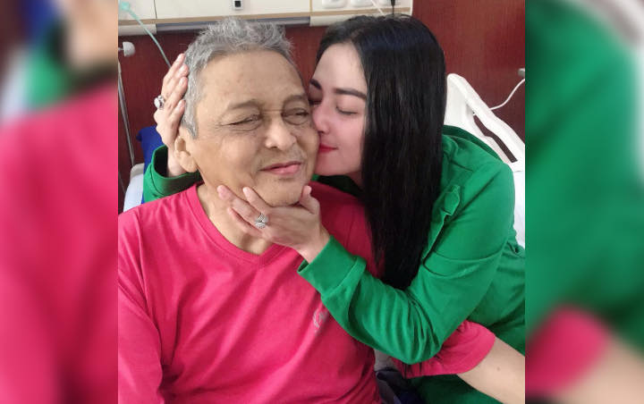 Dewi Persik dan Ayah