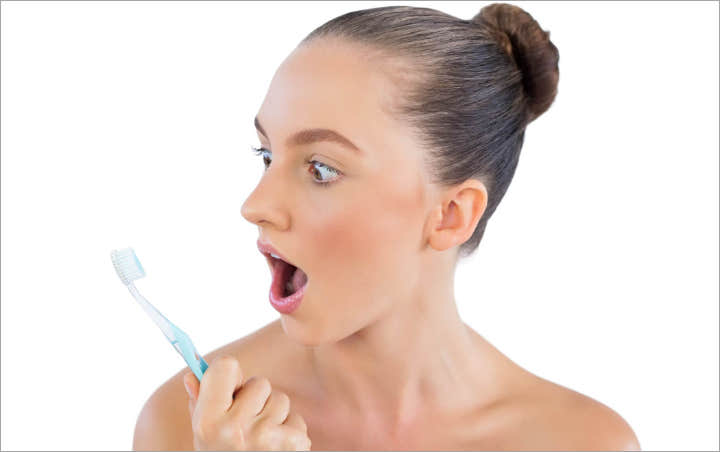 Hati-hati 8 Kebiasaan Buruk Saat Gosok Gigi Ini Sering Kalian Lakukan, Enggak Baik Buat Kesehatan!