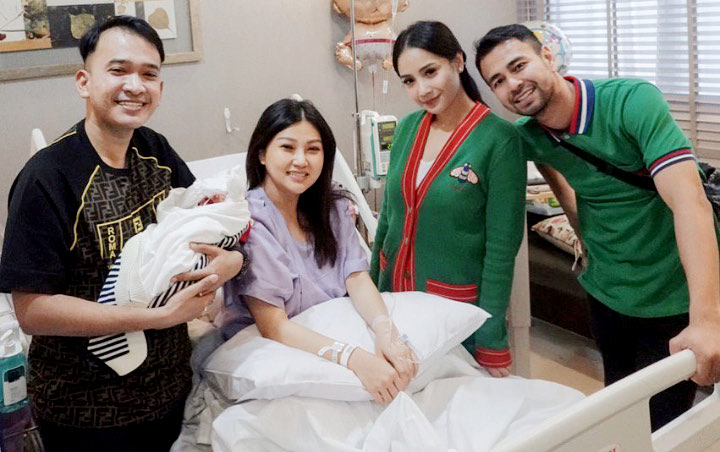 Anak Kedua Ruben Onsu Banjir Hadiah Branded Kado Dari Raffi Ahmad Paling Disorot<script async src=