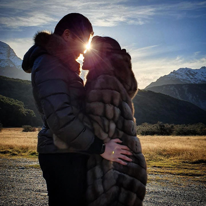 Syahrini dan Reino Barack Mesra Berlatar Sunset