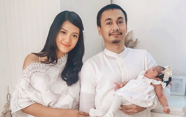 Cara Istri Raditya Dika Gendong Bayi Disorot, Anissa Aziza Beri Penjelasan