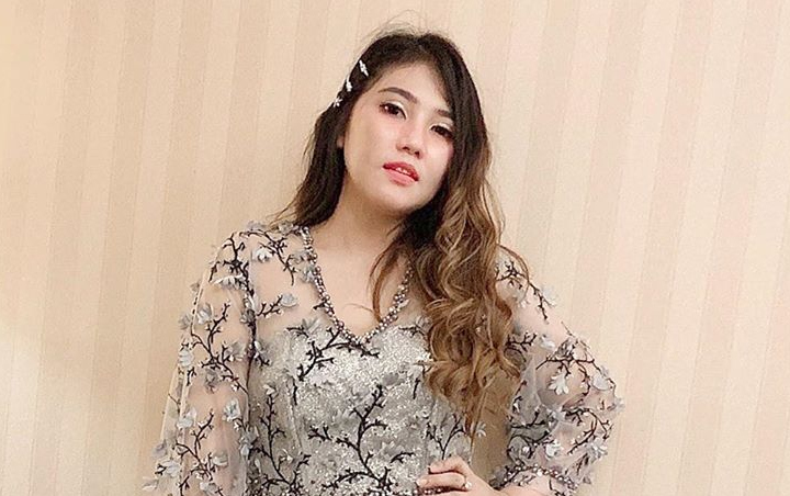 Via Vallen Keturutan Boyong Keluarga Besar Ke Bali, Makan Siang Mewah Bertabur Seafood Bikin Ngiler