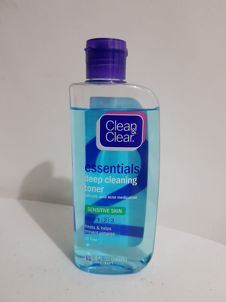 Clean N Clear Essentials Deep Cleaning Toner yang Bekerja Sampai ke Pori-Pori