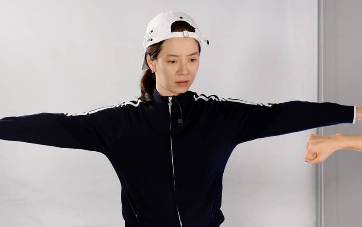 Song Ji Hyo Bikin Heboh Running Man Berakhir Pose Sensual Dikala Promosi Popok Bayi Song Ji Hyo Bikin Heboh Running Man Berakhir Pose Sensual Dikala Promosi Popok Bayi