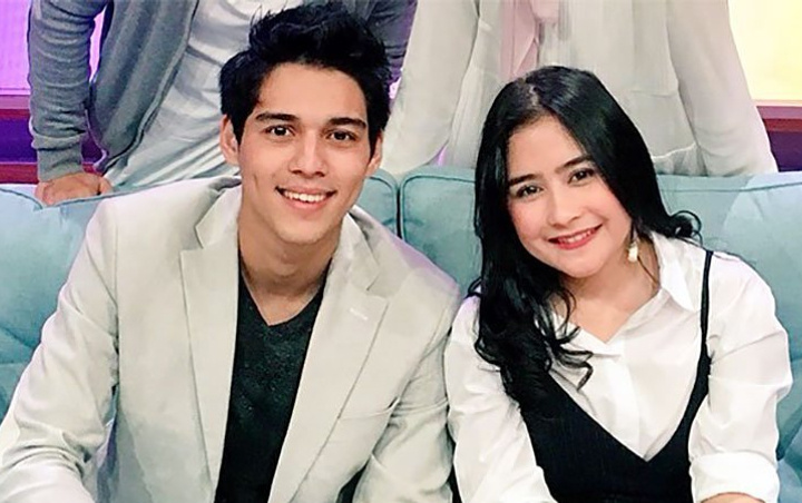 Prilly Latuconsina dan Maxime Gandengan Mesra di Bandara, Netter Malah Curiga Liburan Cuma Berdua