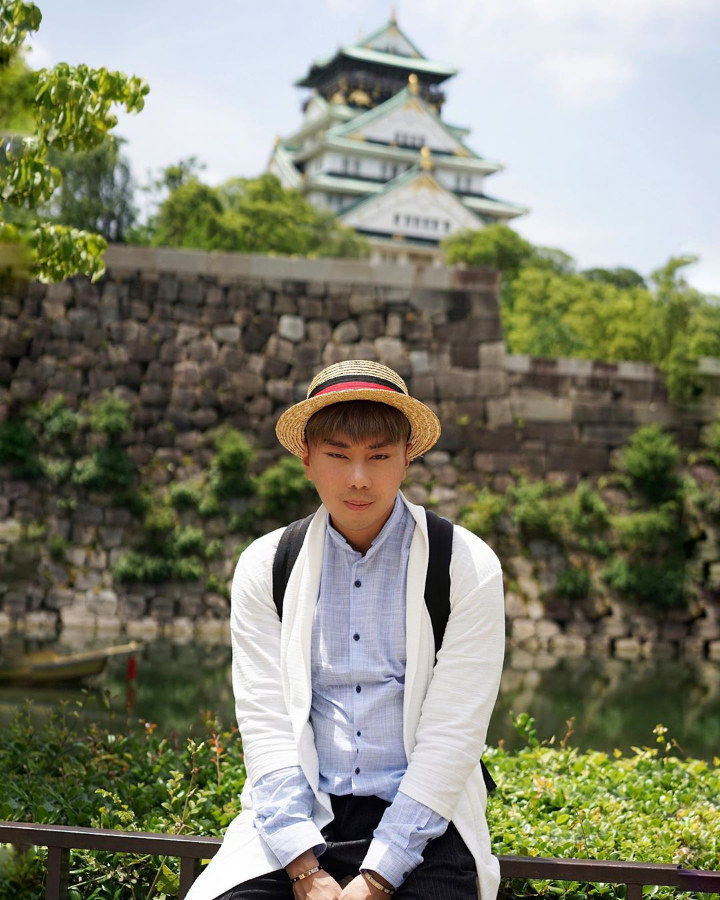 Padukan Kardigan dengan Kemeja Lengan Panjang Ala Oppa Korea