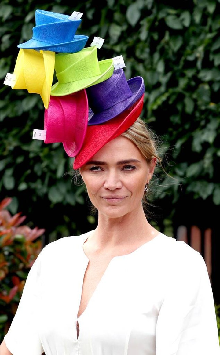 Topi Bertumpuk Ala Jodie Kidd