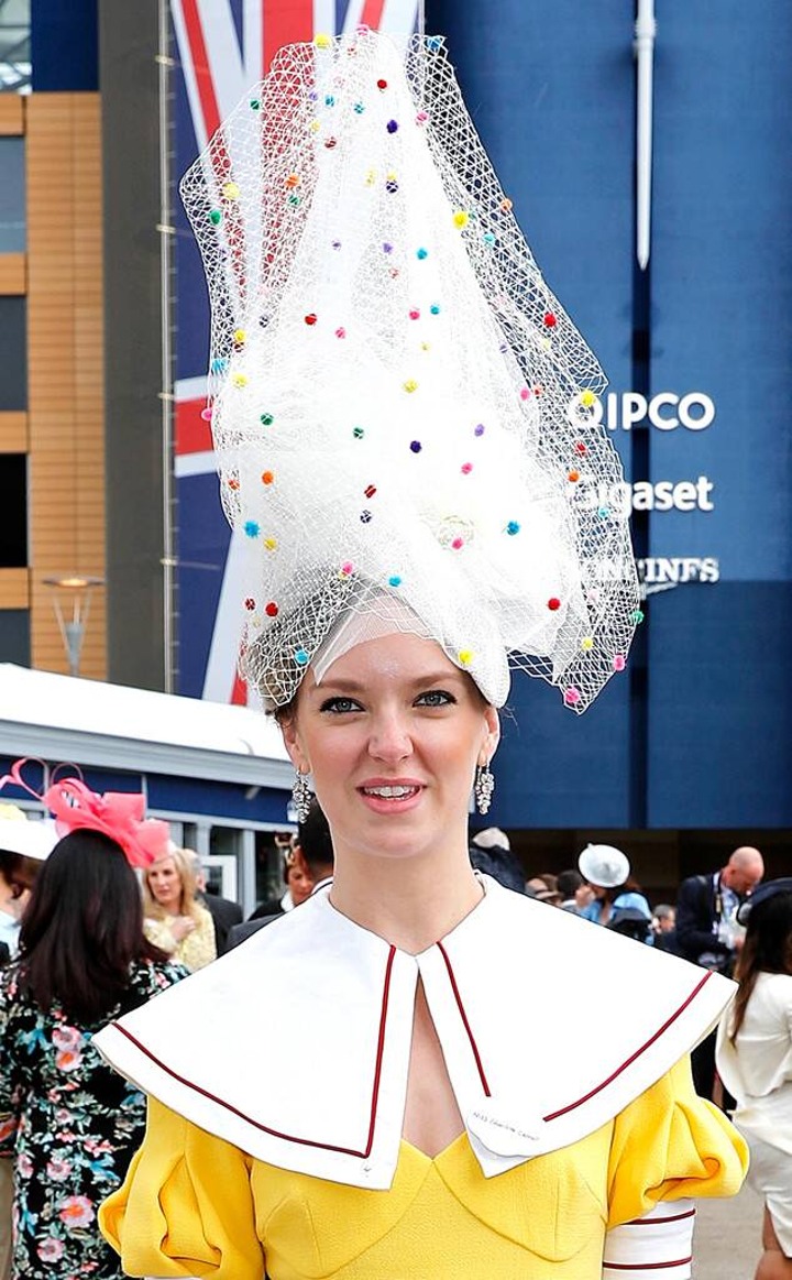 Topi Jaring-Jaring Mirip Es Krim Ala Charlotte Carrol