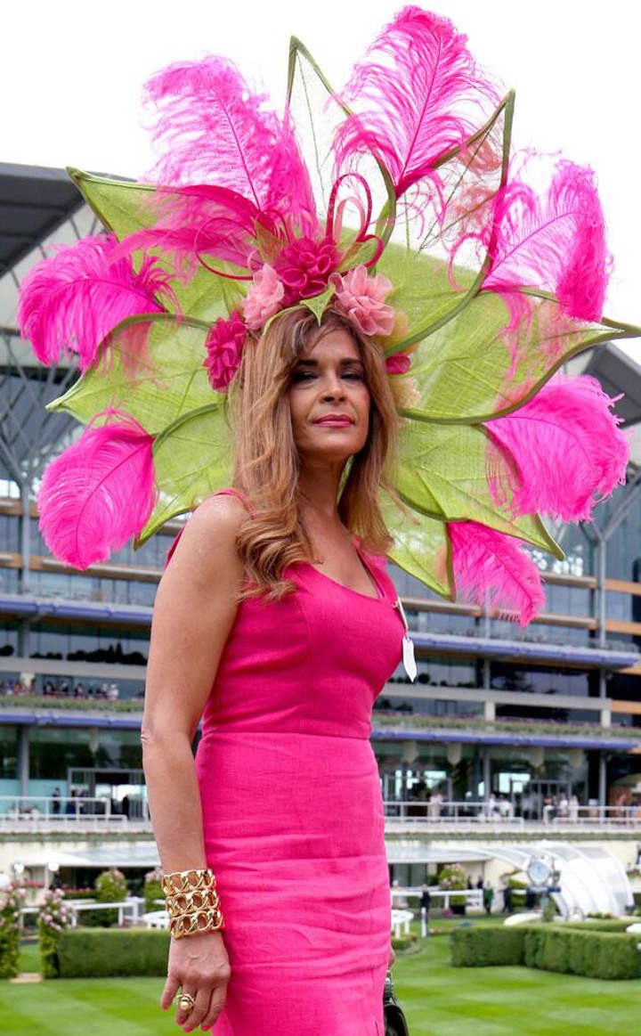 Topi Super Besar Ala Ines Hernandez