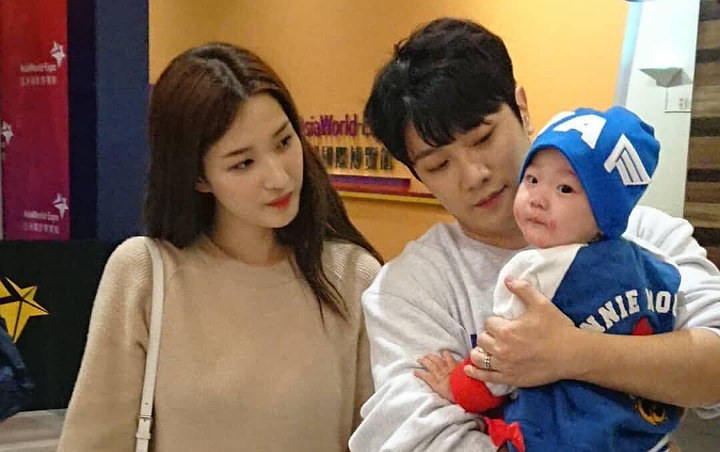 Kepala Plontos Bayi Yulhee Jadi Sorotan, Minhwan Jelaskan Alasan Penting Botaki Rambut Sang Anak