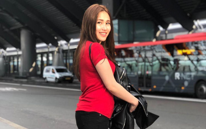 Digosipkan Sebagai Gebetan Baru, Intip 7 Potret Kedekatan Ayu Ting Ting dan Dedi Mulya di Belanda