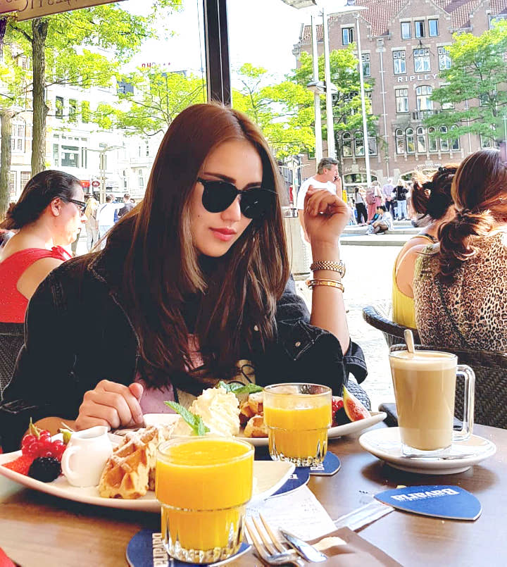 Foto Ayu Ting Ting Ini Dibagikan Langsung Oleh Dedi Mulya di Instagram