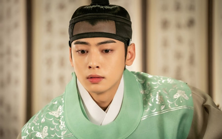Aura Kebangsawanan Cha Eunwoo Terpancar Kongkret di Foto Adegan Rookie Historian Goo Hae Ryung Aura Kebangsawanan Cha Eunwoo Terpancar Kongkret di Foto Adegan Rookie Historian Goo Hae Ryung