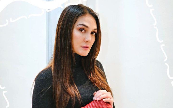 Naik Sepeda, Luna Maya Pakai Sepatu Seharga Puluhan Juta Rupiah