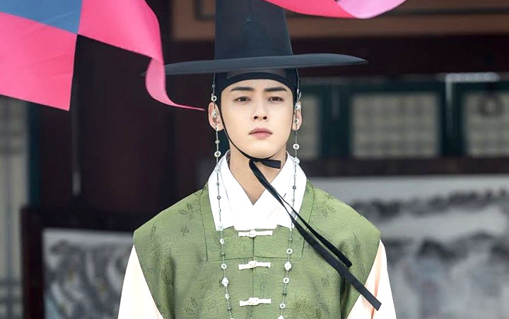 Cha Eunwoo Bikin Fans Histeris Berakhir Berikan Tatapan Tajam di Poster Rookie Historian Goo Hae Ryung