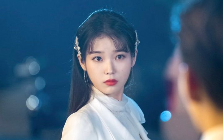 IU Pamer Poster Karakter Hotel Del Luna, Pengguna Singgung Scarlet Heart Ryeo