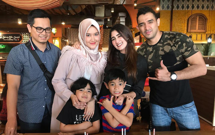 Mantan Istri Bikin Adem Pamer Foto Jenguk Anak Tommy 