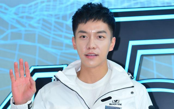 Lee Seung Gi Kesusahan Jaga Bayi, Aura Kebapakan Justru Terpancar Terang di Teaser Little Forest Lee Seung Gi Kesusahan Jaga Bayi, Aura Kebapakan Justru Terpancar Terang di Teaser Little Forest
