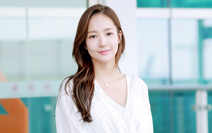 Park Min Young Jalan-Jalan Santai di Bali, Fans Kagumi Kecantikan Bak Dewi