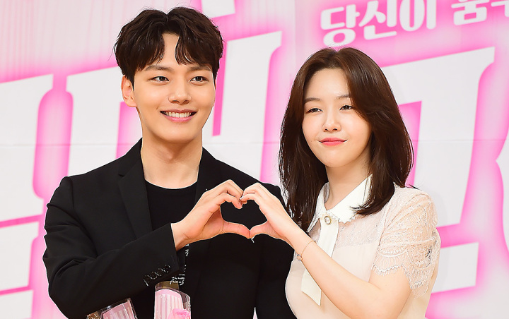 Yeo Jin Goo dan Minah Super Akrab Saat Syuting Adegan Intim Untuk 'My Absolute Boyfriend'