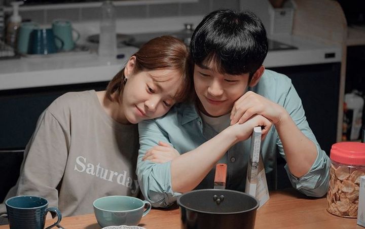 Han Ji Min dan Jung Hae In Bikin Geger Ciuman Hot Telanjang di 'One Spring Night'