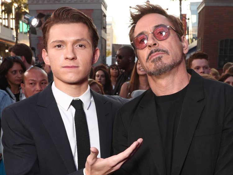 Tom Holland Ternyata Simpan Nama Robert Downey Jr. dengan Sebutan Manis Ini di Ponselnya