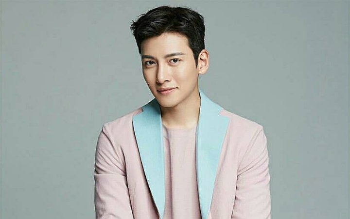 Ji Chang Wook Coba Filter Snapchat Kekinian Malah Dibilang Mirip V BTS, Setuju?