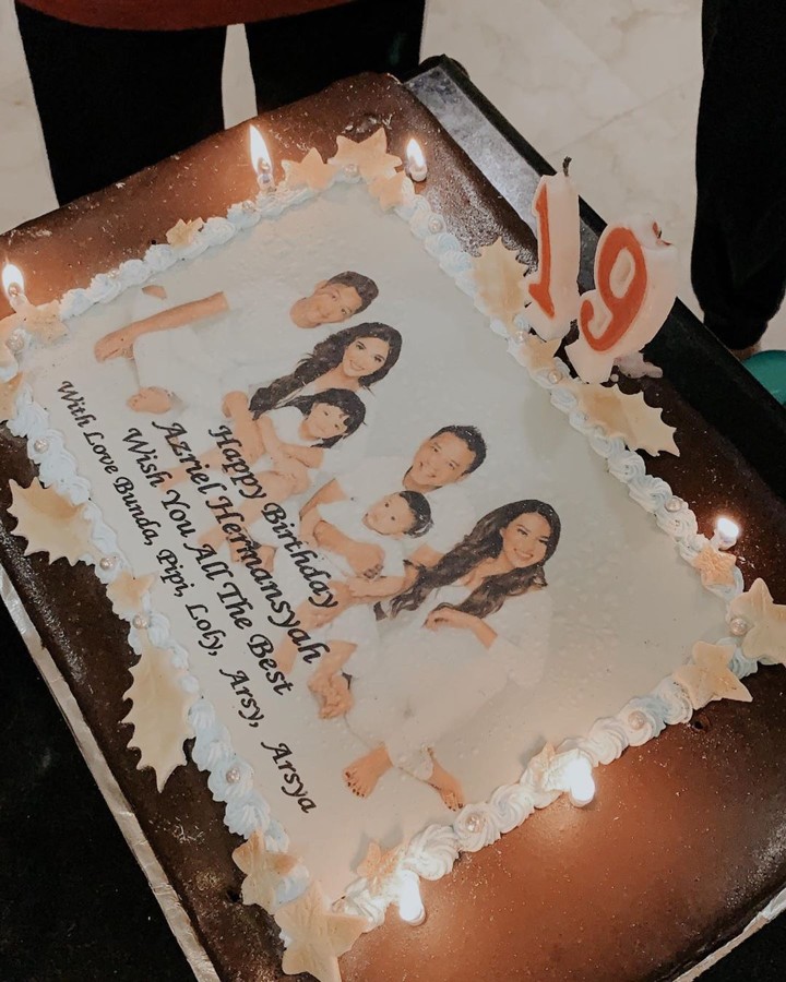Kue Ulang Tahun Azriel Dari Keluarga Tercinta