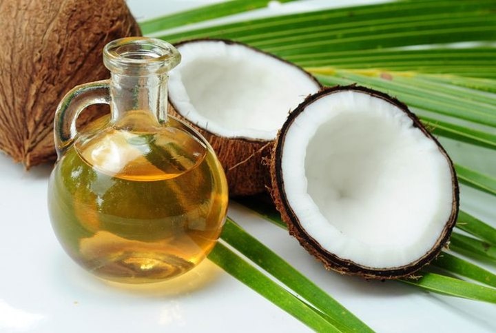 Manfaatkan Minyak Kelapa Untuk Mencerahkan Kulit Ketiak