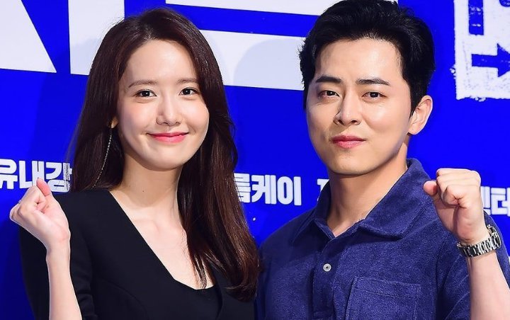Aksi Jo Jung Suk Relakan Blazer untuk Tutupi Paha Yoona 