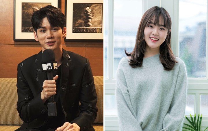 Perbedaan Tinggi Ong Sung Woo dan Kim Hyang Gi Dikala Syuting Moment at Eighteen Bikin Gemas Perbedaan Tinggi Ong Sung Woo dan Kim Hyang Gi Dikala Syuting Moment at Eighteen Bikin Gemas
