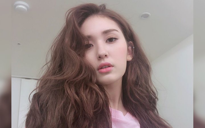 Upload Foto Bareng Penari Latar, Kostum Jeon Somi Diprotes Netter Bikin Tidak Nampak Upload Foto Bareng Penari Latar, Kostum Jeon Somi Diprotes Netter Bikin Tidak Nampak