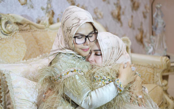 Syahrini dan Ibu